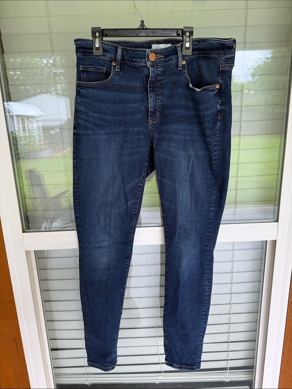 LOFT Dark Blue Curvy Skinny Crop